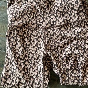 Varley Women's Patterned Leggings 25 in size M - Black and Cream